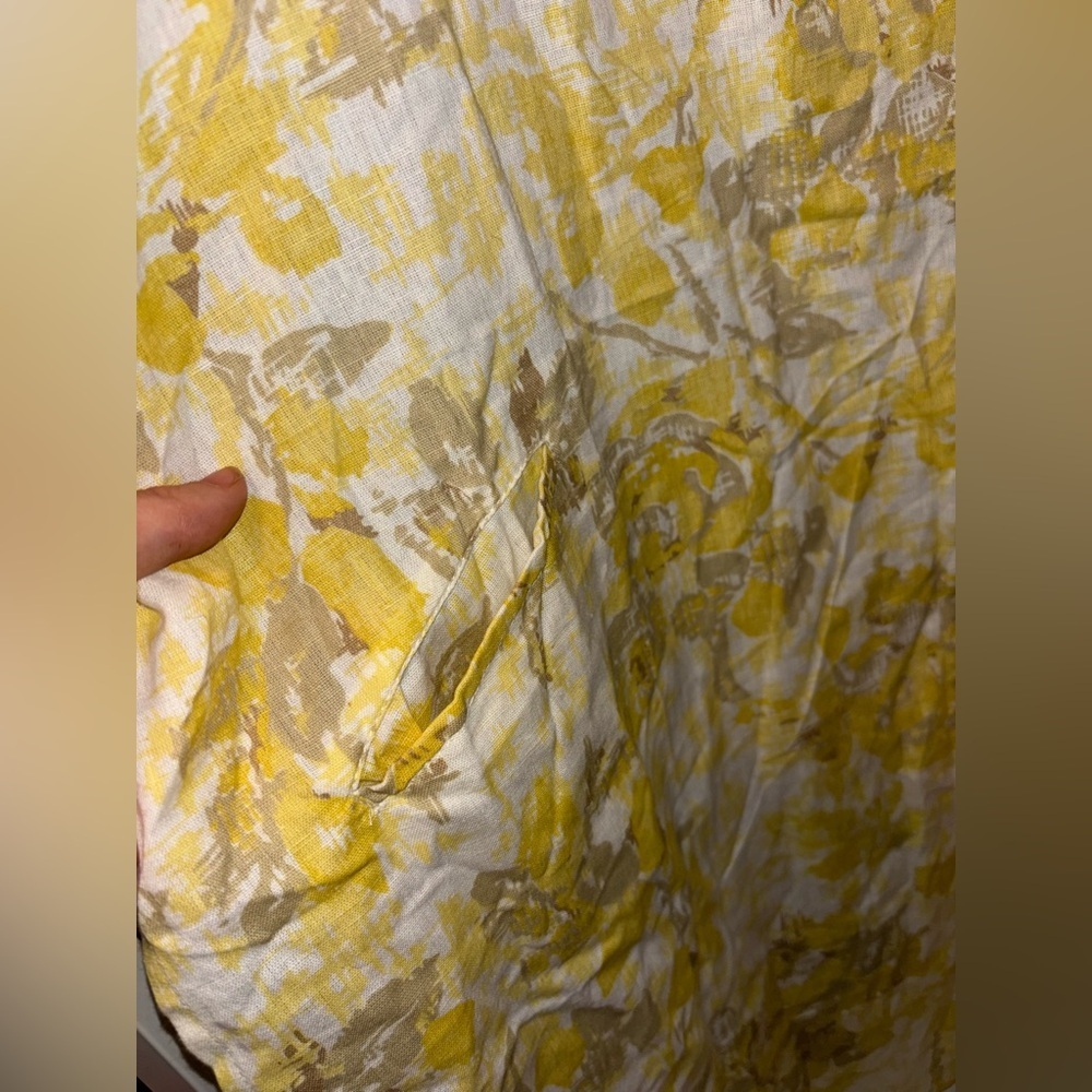 Sur La Table Yellow and Cream Apron with Pockets - Picture 2 of 4